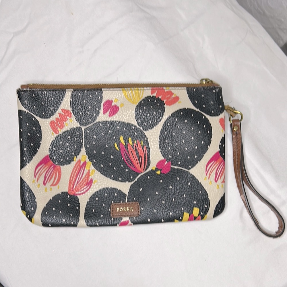 FOSSIL Tessa black floral cactus wristlet.